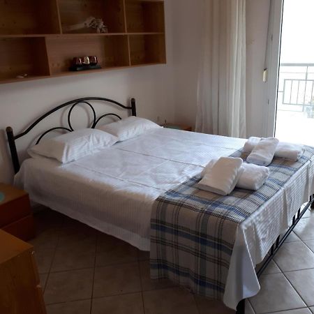 Iraklitsa Bay Apartment Nea Iraklitsa Buitenkant foto